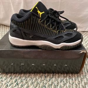 Nike Air Jordan 11 Retro size 4Y